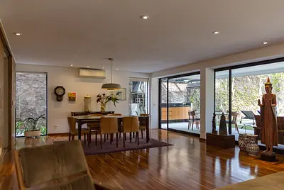 Casa ampla e moderna com lindo jardim