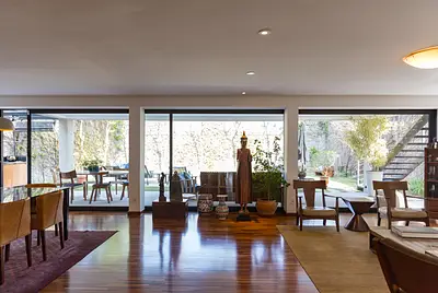 Casa ampla e moderna com lindo jardim