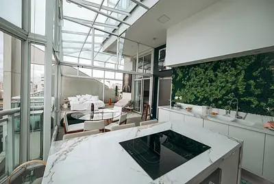 Apartamento de vidro com vista de SP e Cantareira