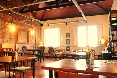 Restaurante espanhol na Bela Vista com Teatro, Sala de Ensaio e Salão para Eventos