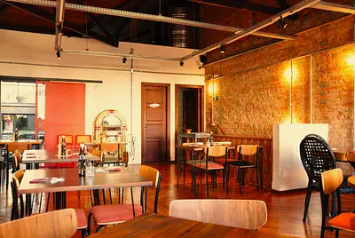 Restaurante espanhol na Bela Vista com Teatro, Sala de Ensaio e Salão para Eventos
