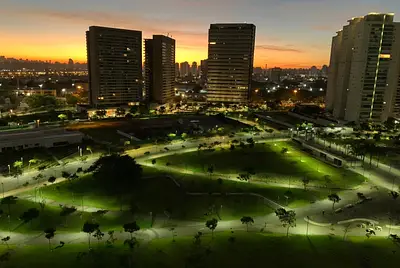 O apartamento mais bonito do Jardim das Perdizes. Vista deslumbrante, móveis de primeira linha assinados num projeto arquitetonico de Bia Hajnal.