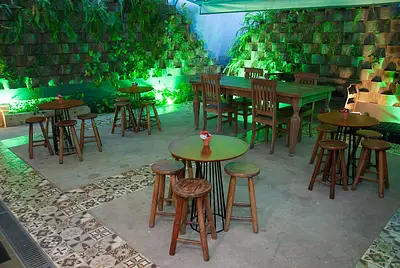 Casa com jardim panorâmico no coração de pinheiros