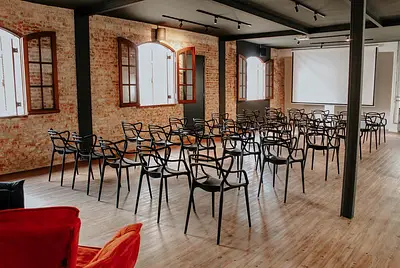 Espaço aconchegante para eventos corporativos, cursos e treinamentos