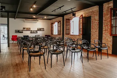 Espaço aconchegante para eventos corporativos, cursos e treinamentos