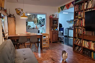 Apê descolado com ambientes amplos 